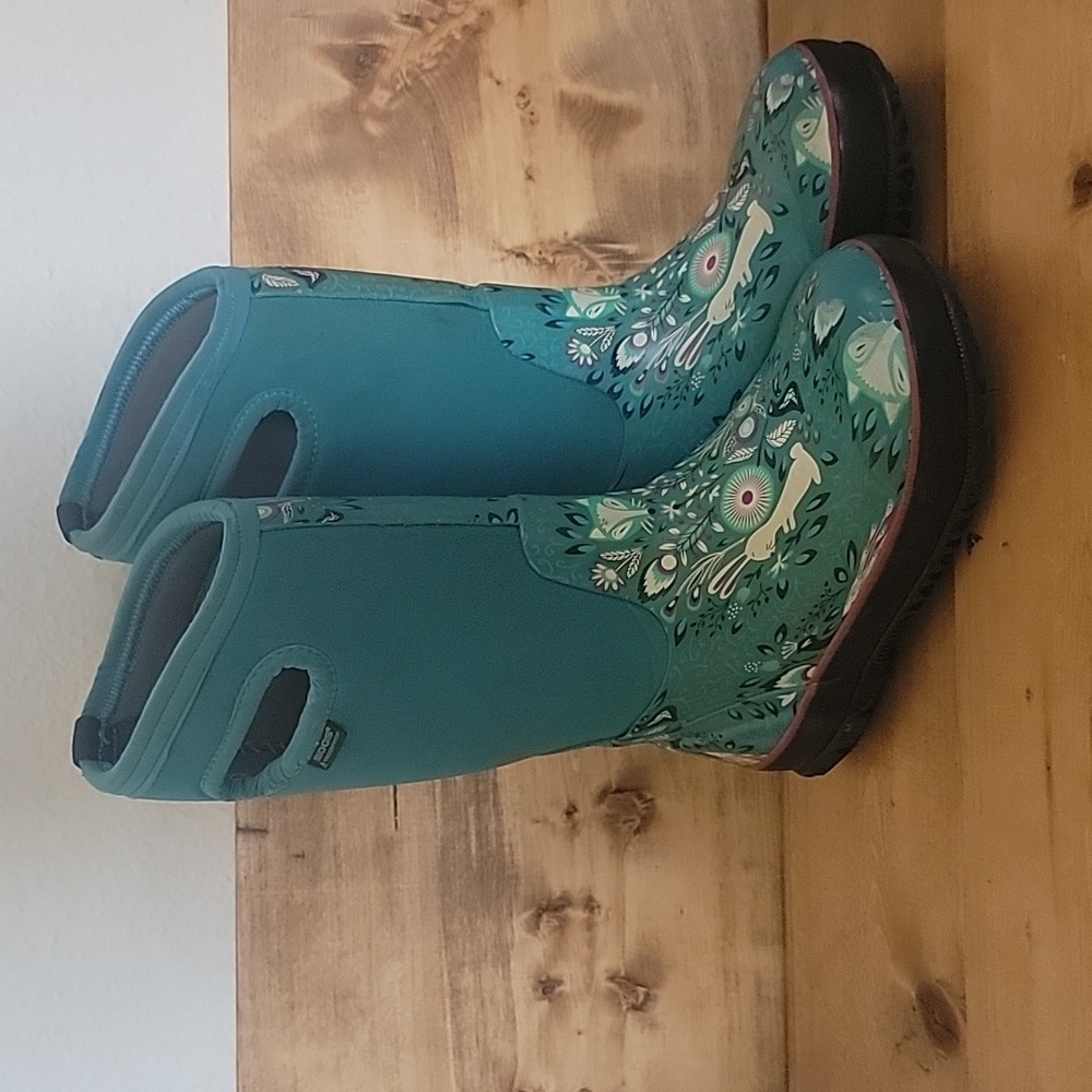 Girls BOGS size 13